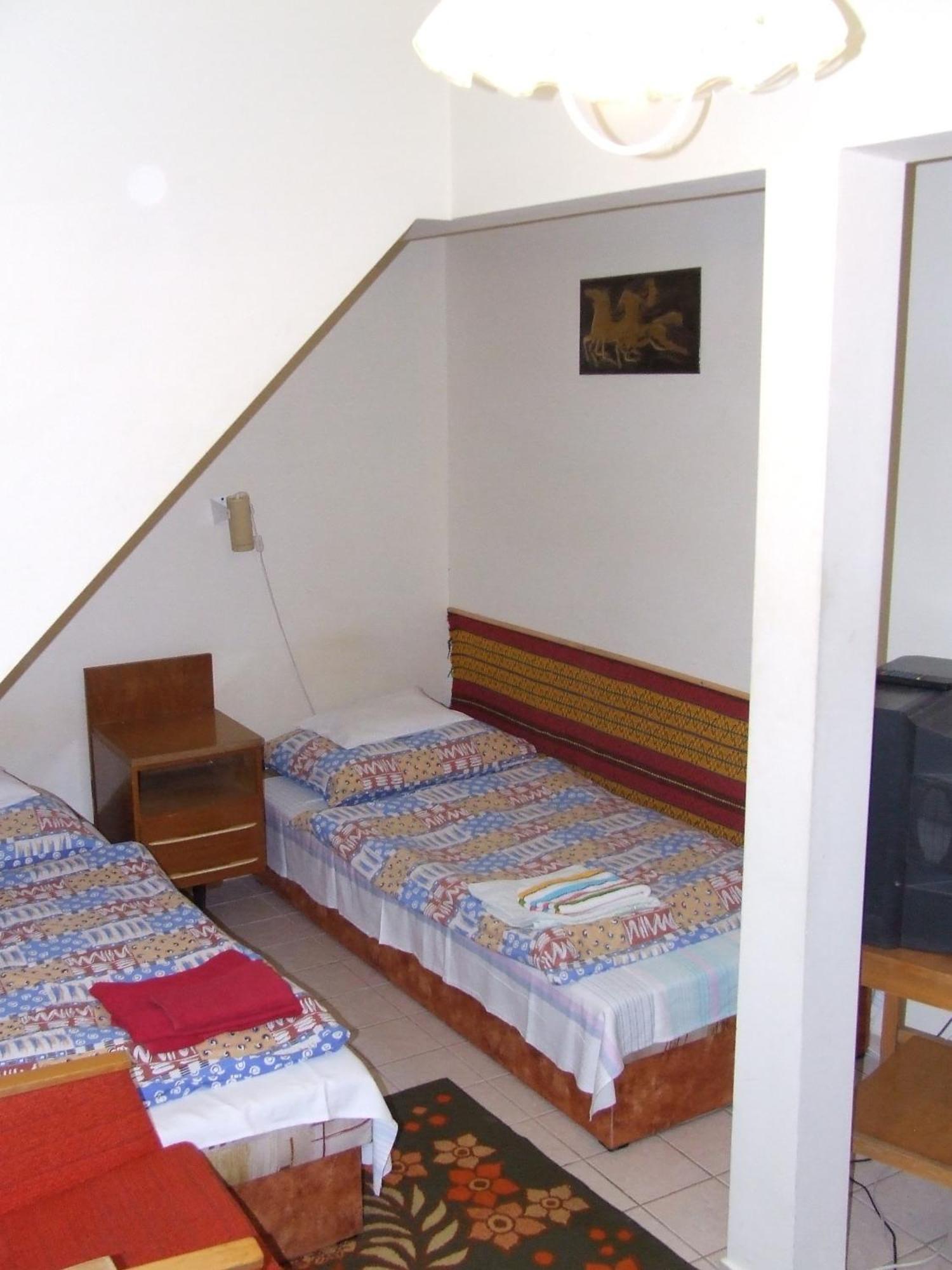 Hotel Prima Piheno Miskolc Exterior foto